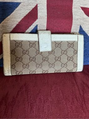 Gucci Beige GG Supreme Continental Wallet with Light Tan Trim * fabric worn